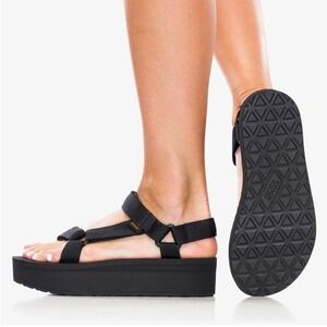 NWT Sz 8- Teva Flatform Universal Black Platform Sandals Women's
